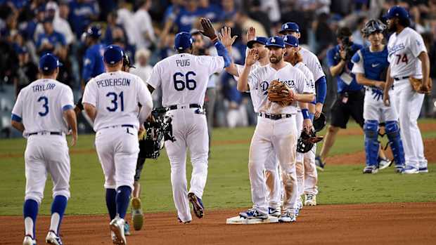 dodgers-team-line.jpg